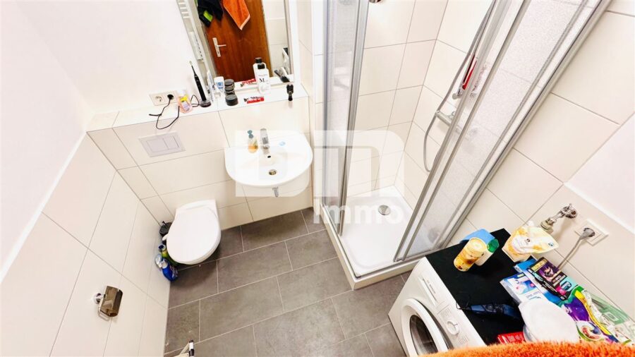 Kompakte Zweizimmerwohnung mit Balkon, Keller ruhig gelegen im Göttinger Zentrum - Badezimmer / Dusche / Waschmaschine